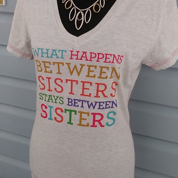 Graphic tshirt by about face designs size medium - Picture 2 of 3